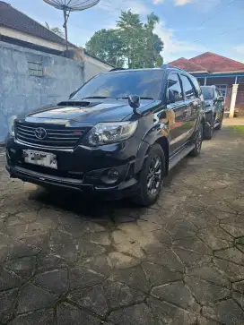 FORTUNER VNT TRD 2015 AT