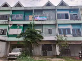 Jatimakmur. Ruko 3 lantai. Parkir luas, pinggir jalan raya.