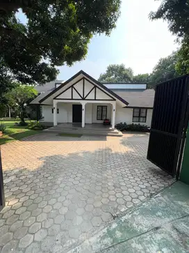 Dijual Rumah Dengan Halaman Yang Luas! Di Pondok Ranji