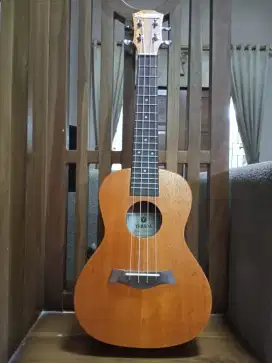 Dijual ukulele seperti baru