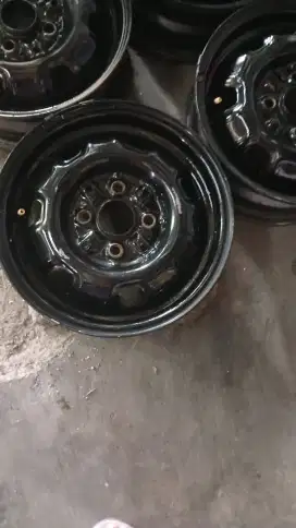 Velg oem starlet utuh bisa tubles
