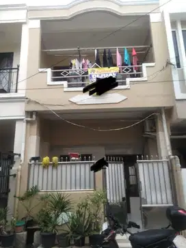 Rumah Sunter 2 lantai masih ada yang 1 M an
