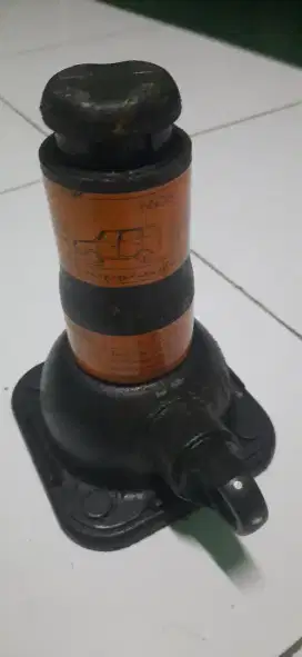 Dongkrak botol innova 2 ton