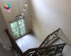 Rumah luas siap huni dekat mall living world kota wisata