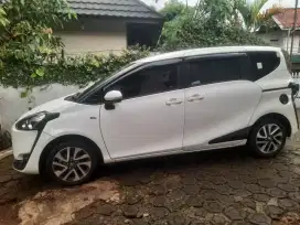 Toyota Sienta AT V 2019