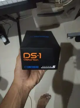 Efek gitar distorsi BOSS DS-1