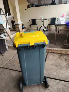 Tempat sampah krisbow