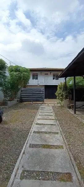 Di jual rumah dan lahan untuk usaha