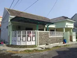 Rumah siap huni posisi hook di tengah kota sidoarjo dekat mall dan tol
