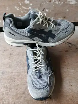 Jual sepatu asics gel legit original size 45 bisa byar cod d tempat