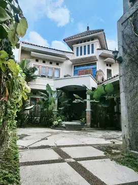 PRIME LOCATION !! Rumah Mewah di CIlandak