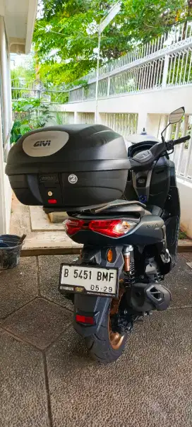 Box Givi E33 dan bracket Shad Nmax