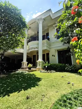 SUPER MURAH !! Rumah mewah private pool halaman belakang super luas