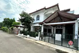 SEWA RUMAH APIK 2 LANTAI SIAP HUNI DI LOKASI STRATEGIS TANJUNG BARAT