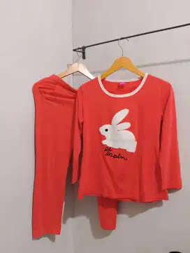 One Set Pakaian Tidur Wanita Baju Kaos & Celana Pink Love Motif Rabbit