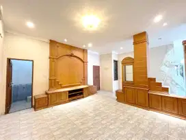 Villa Komplek Taman Polonia 5