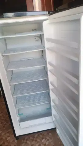 Freezer 6 rak Aqua kondisi mulus