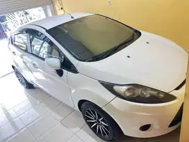 FORD 2012 matic 1400cc