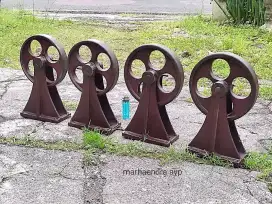 Roda besi antik kuno