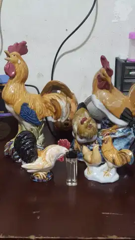Patung ayam keramik pajangan