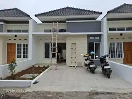 RUMAH SIAP HUNI Bangunan Baru Serasa Beli Villa Pribadi di Banyumanik