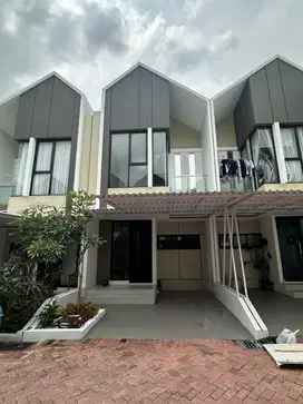 DISEWAKAN RUMAH 2LT SIAP HUNI LOKASI STRATEGIS