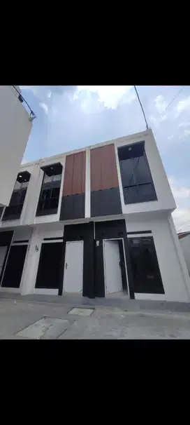 Di Jual Rumah Baru 2 lantai di jalan Srikaya Matraman