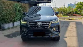 Toyota Fortuner VRZ GR Sport Kicksensor 2.8 Diesel AT Hitam 2022/2023