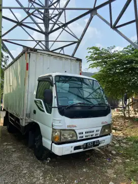 Isuzu Elf NKR 71 2010 Gardan 5,8