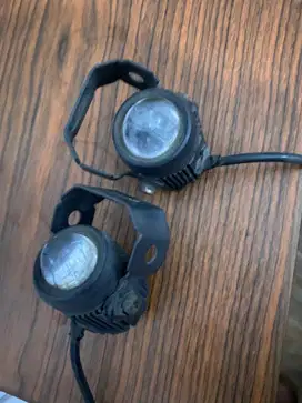 Lampu sorot motor mobil