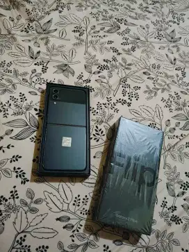 Samsung Z flip 4 8/256 black doff mulus likenew