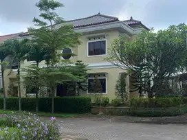 Rumah 2 Lt Exclusive posisi Hook di Graha Taman Bunga, BSB Mijen