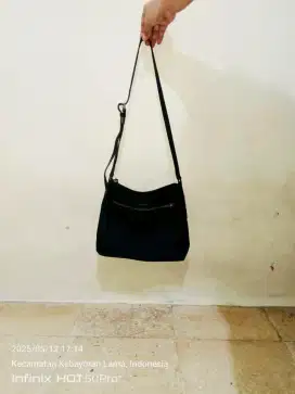Tas Sling Leather mix Nylon Hitam