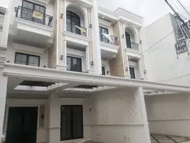Rumah mewah di Ciganjur  siap huni akses 2 mobil 5 menit toll Brigif