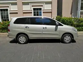 Toyota Kijang Innova 2013 Bensin km low mobil pribadi