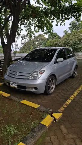 toyota ist 1.3 AT th. 2004