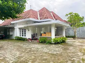 Rumah Kolonial Klasik Luas Dalam Kota Jogja