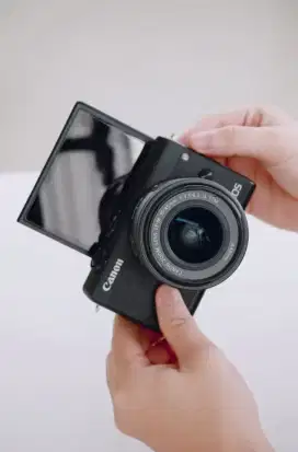 CANON EOS M200 HITAM ( di cari untuk di beli ya gan)