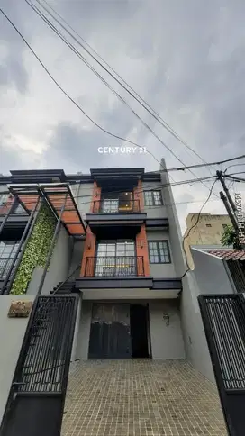 Rumah Baru Industrial Design 3 Lantai Di Cilandak