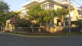 Rumah Cantik di Galaxy Bumi Permai, Surabaya