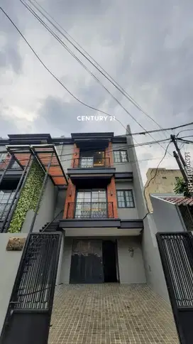 Rumah Baru Industrial Design 3 Lantai Di Cilandak