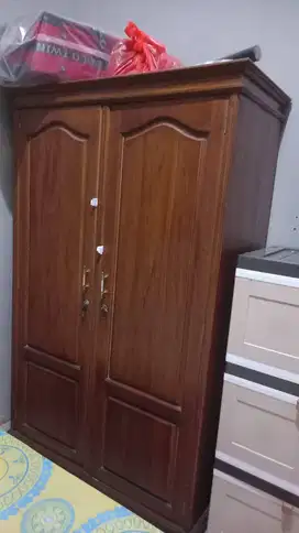 Jual Lemari Kayu Jati Klasik - Elegan dan Tahan Lama!