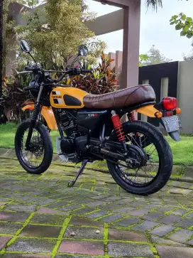 Kawasaki W175 TR warna Kuning thn 2021 Odo 17rb Koko Motor