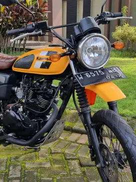 Kawasaki W175 TR warna Kuning thn 2021 Odo 17rb Koko Motor
