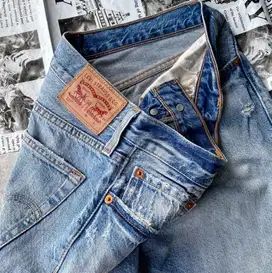 levis 501 ripped jeans