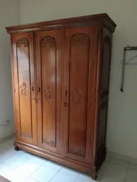 Di Jual Lemari Pakaian Jati .