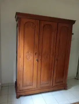 Di Jual Lemari Pakaian Jati .