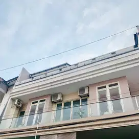 Rumah Istimewa Tengah Kota Surabaya Dekat Musi Indragiri