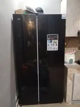 Kulkas dua pintu lemari merk gea