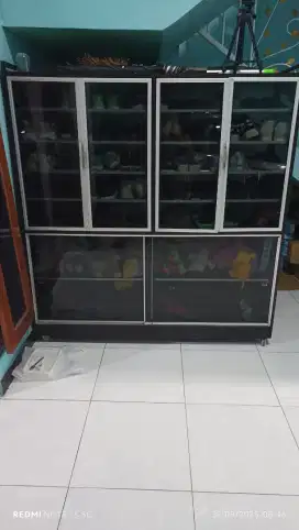 lemari sepatu dan tas